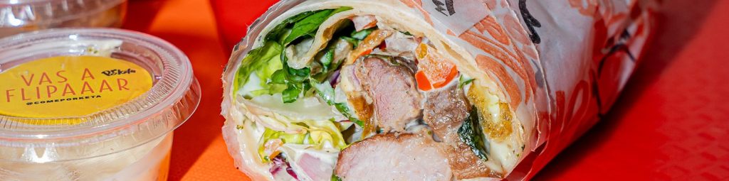 Brunch Burrito de ComePorketa con cerdo a la brasa, lechuga y verduras — Fast Brunch desde 5,99€ en el Eixample, Barcelona